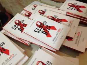 Scintilla At20 : Il buio dell'Aids , la scoperta di Arnaldo Caruso, di Rosalba Baldino